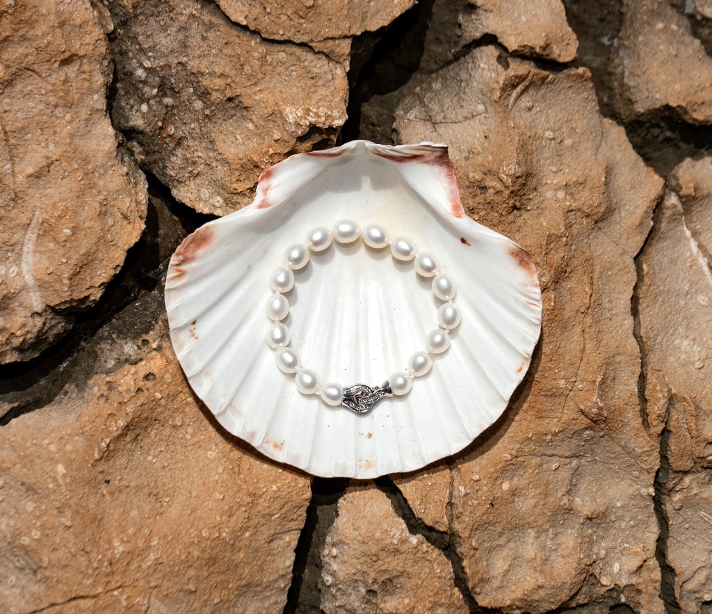 [VDCB07] 8-9mm AA White Freshwater Pearl & Diamond Bracelet