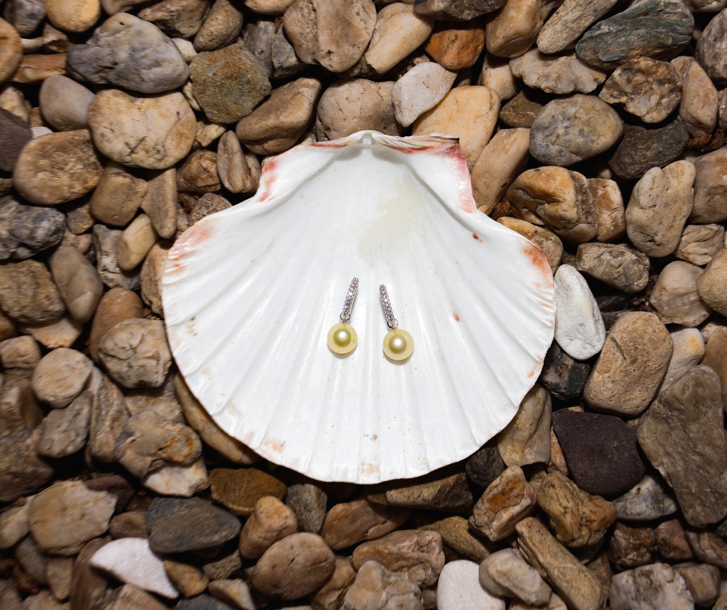 [VDCESS23] 10-11mm AA+ Golden South Sea Pearl & Diamond Dangle Earrings