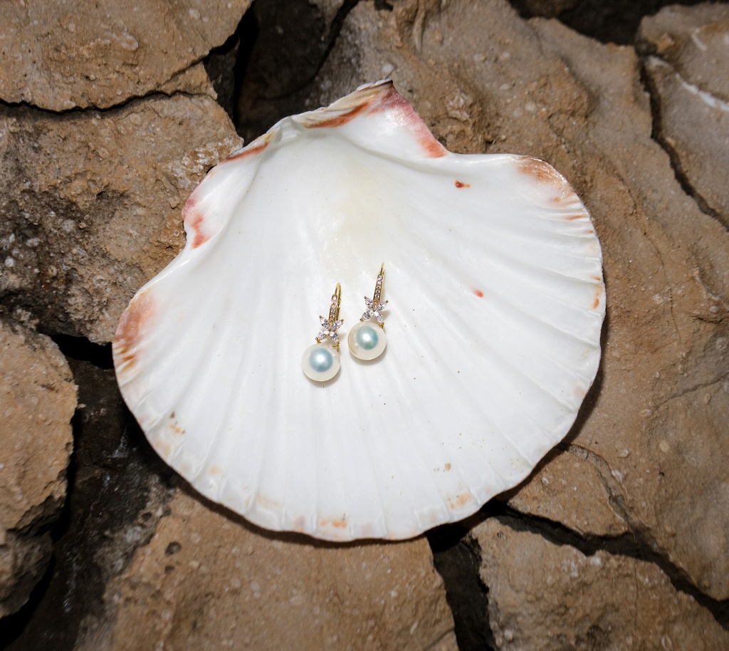 [VSEE04] 9mm AA+ White Freshwater Pearl and Zircon Earrings