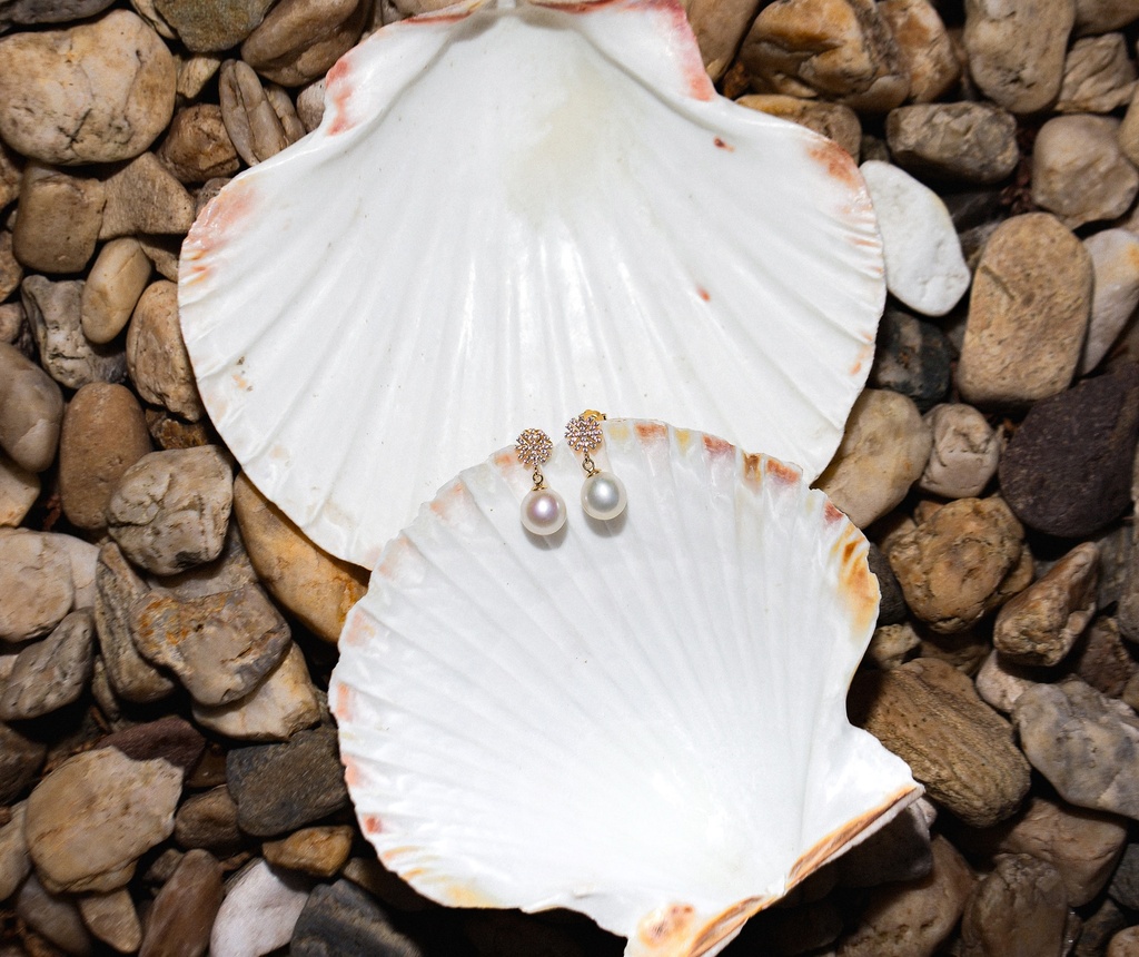 [VSEE23] 8mm AA+ White Freshwater Pearl & Zircons Earrings